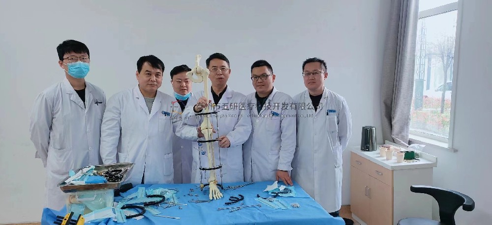 會前培訓︱成永忠教授為中國中醫(yī)科學院望京醫(yī)院南陽醫(yī)院科室醫(yī)生進行CO接骨架的現(xiàn)場培訓教學